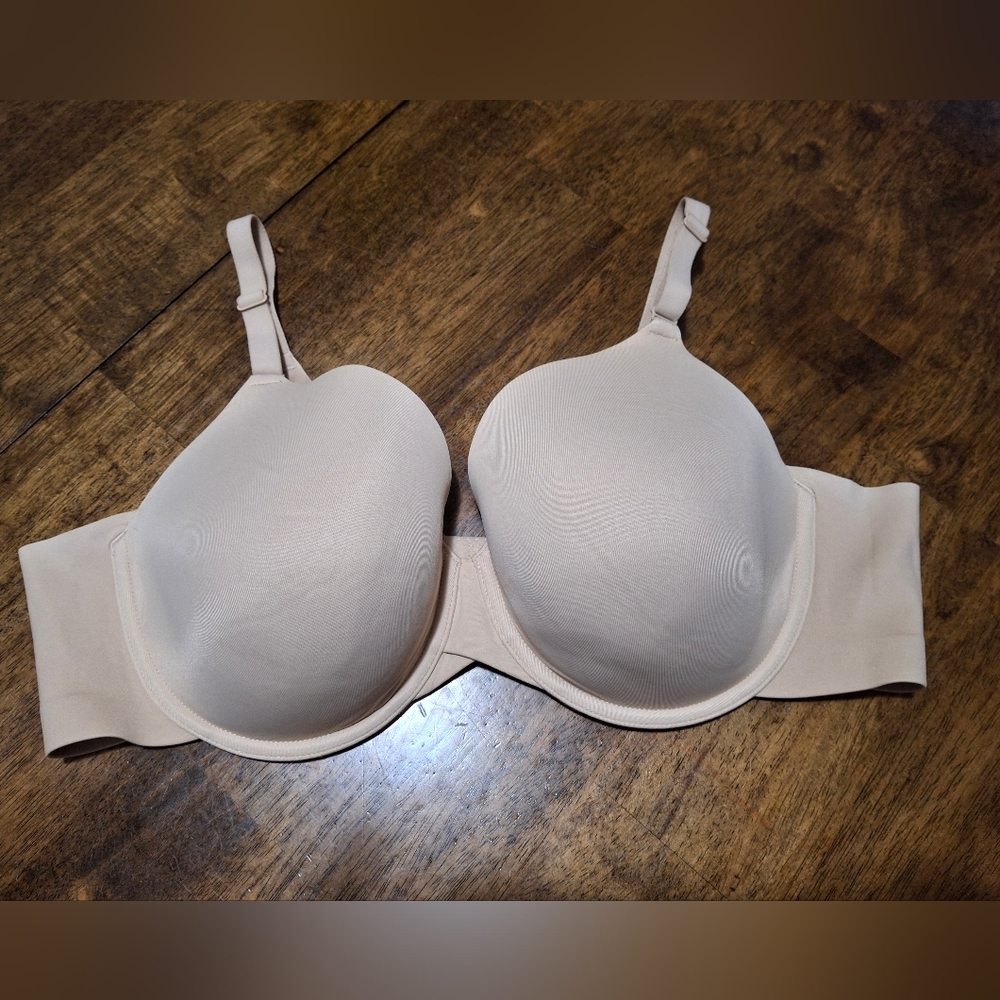 Cacique Nude Bra with Underwire Size 44C.